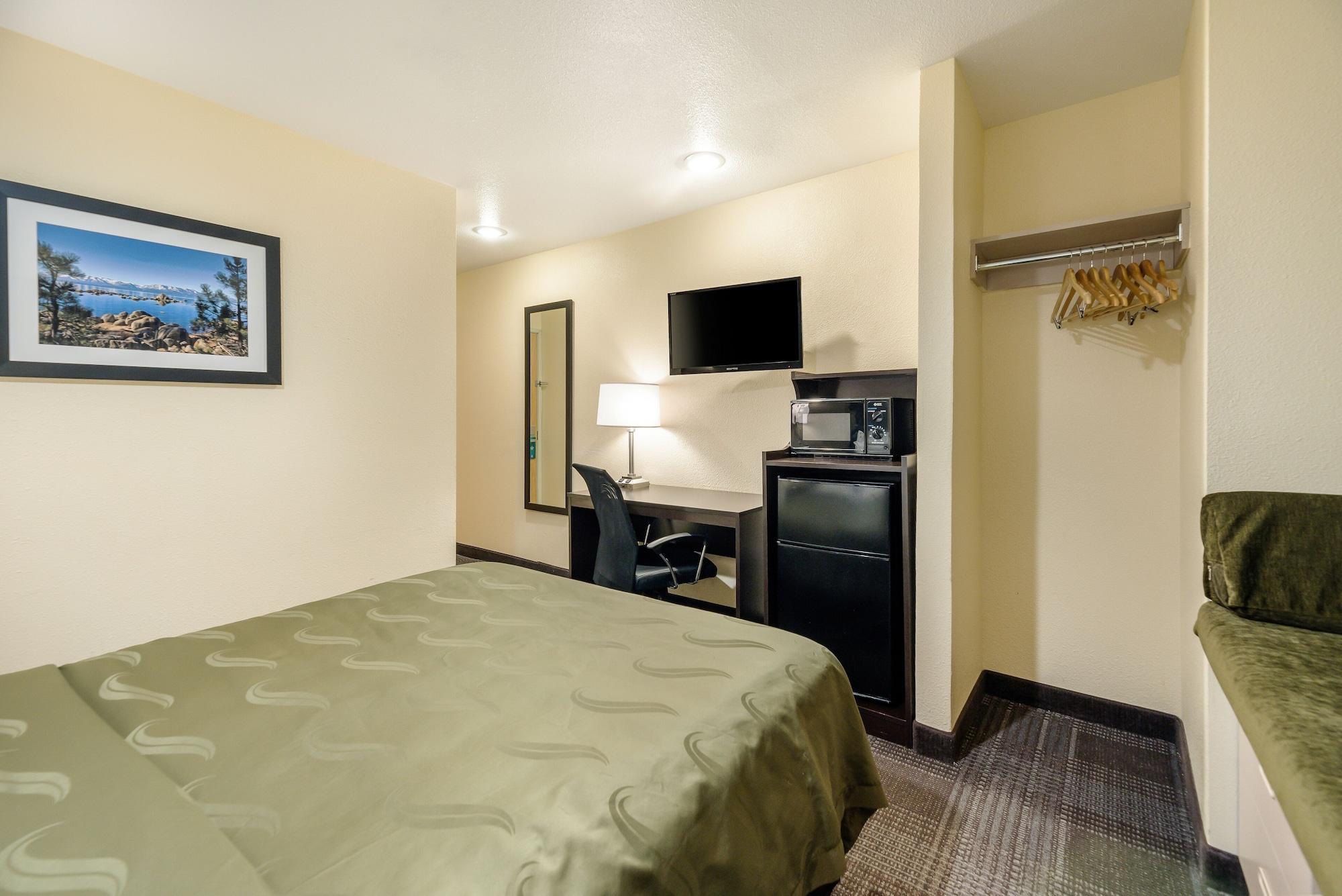Quality Inn & Suites Near Nas Фалън Екстериор снимка